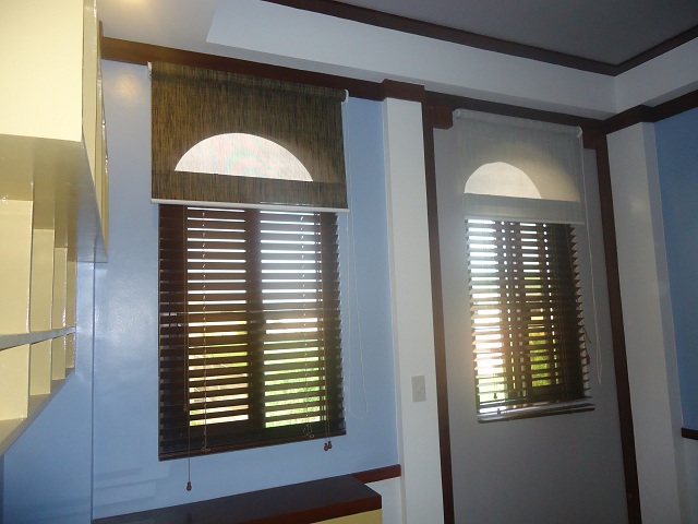 Walnut Color of Wooden Blinds with Grey and Cherry Colors of Roller Blinds