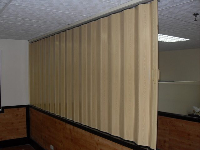 Deluxe Folding Door, Pine in Color