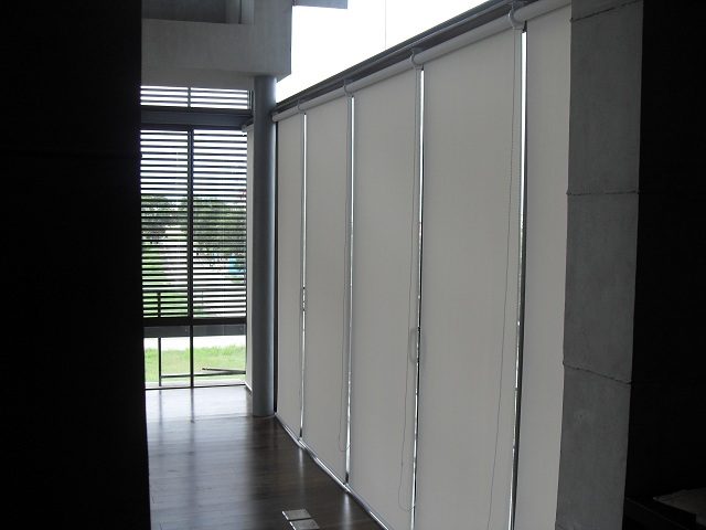 Roller Blinds : W5001 White