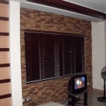 Wood Blinds which Perfectly Fit to Bricks Wall Colors