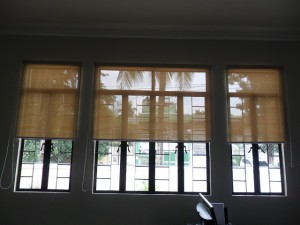 A4015 Khaki Color of Sunscreen Roller Blinds with 95% UV Blockage