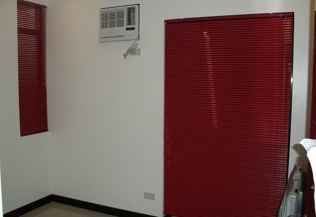 Pearl Red Mini Blinds: Simple yet Stylish Window Blinds