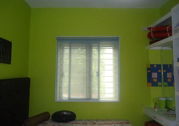 Fresh Looking Bedroom with Roller Blinds