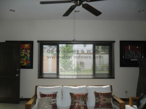 Faux Wood Blinds: Chestnut