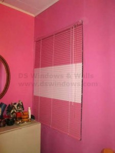 Combining Different Color of Mini Blinds for more Alluring Look