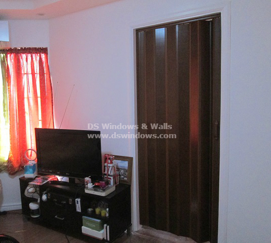 Mahogany Color of PVC Folding Door for Elegant Look