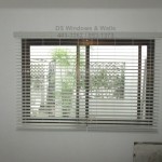shallow-depth-window-outside-mounted-blinds