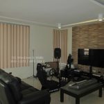 gaming-room-with-vertical-blinds